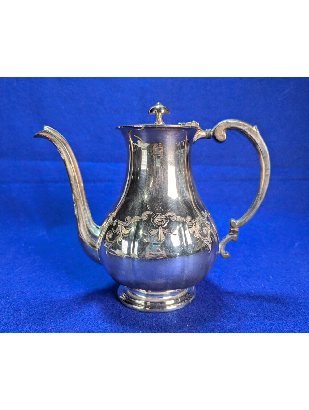 Vintage Silver Plate Coffee/Teapot Victorian Etched Fancy Dinner Service 8"x 8"